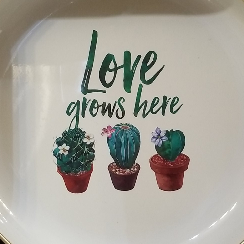 Love Grows Here wall decor